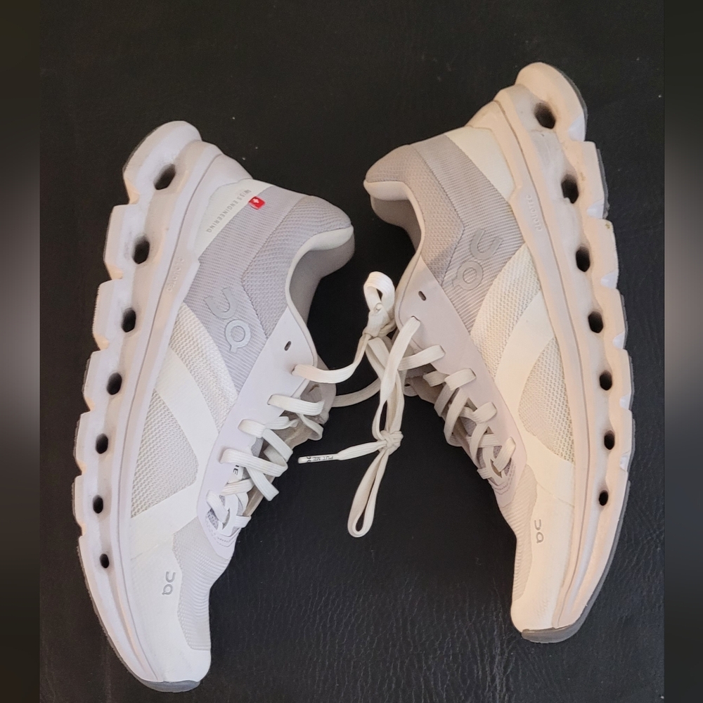 On Running Women Cloudrunner size 10